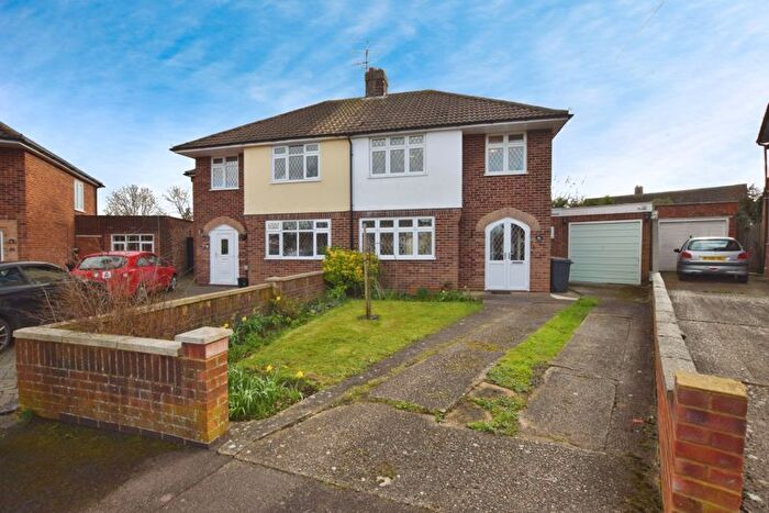 3 Bedroom Semi-Detached House To Rent In Furzefield, Putnoe, Bedford, MK41