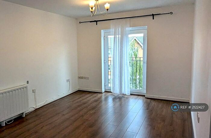 2 Bedroom Flat To Rent In Windermere Avenue, Purfleet, RM19