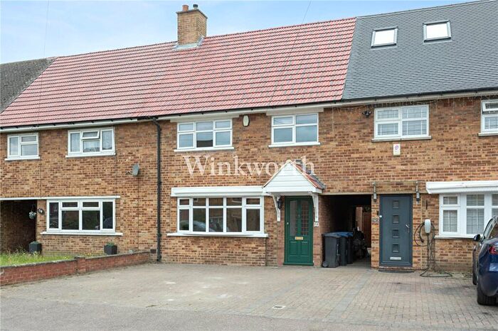 3 Bedroom House To Rent In Hedge Hill, Enfield, EN2