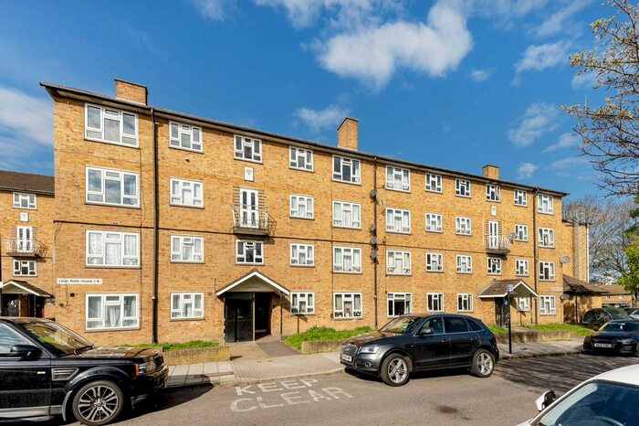 2 Bedroom Flat For Sale In Hamilton Road, West Norwood, London, SE27