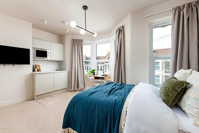 6 Bedroom Terraced House To Rent In Bloomfield Road, Bristol, BS4