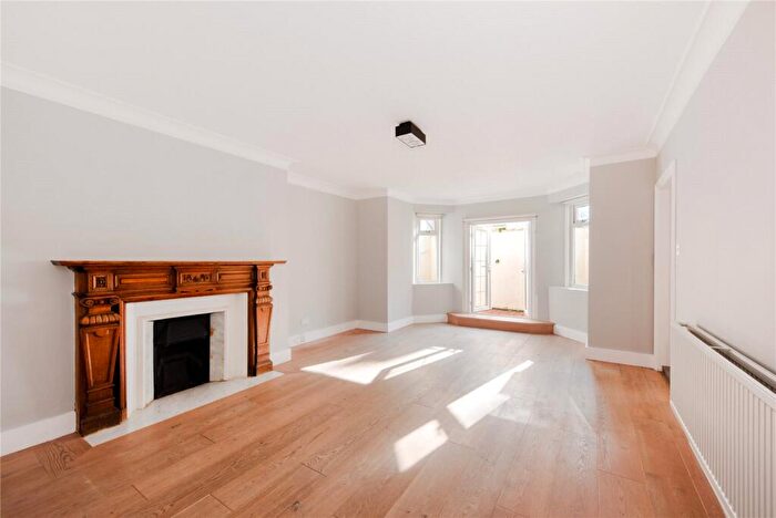 3 Bedroom Apartment For Sale In Lancaster Drive, London, NW3