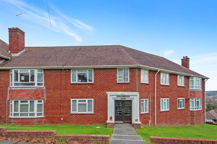 2 Bedroom Flat To Rent In Hillcrest Court, Hillcrest, Westdene, BN1