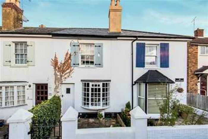 2 Bedroom Cottage To Rent In Leatherhead, KT22