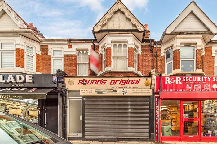 Detached House For Sale In South Ealing Road, Ealing, W5
