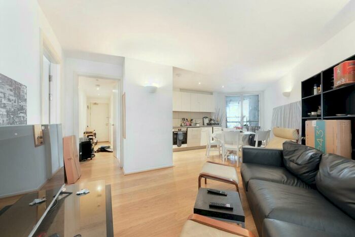3 Bedroom Apartment To Rent In Aurora Building, Canary Wharf, E14