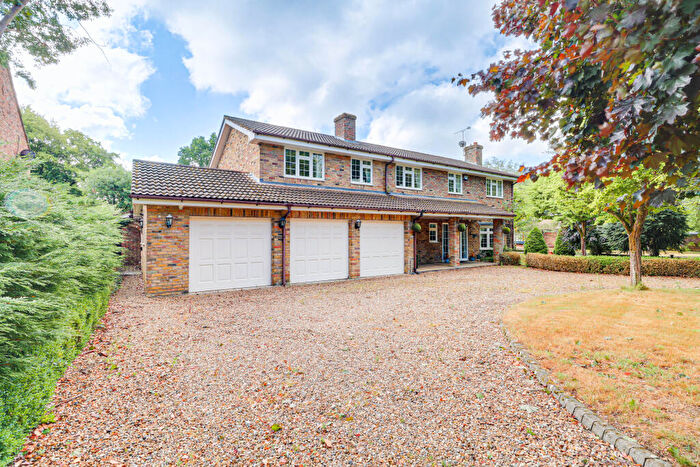 4 Bedroom Detached House For Sale In Woodland Rise, Studham, Dunstable, LU6