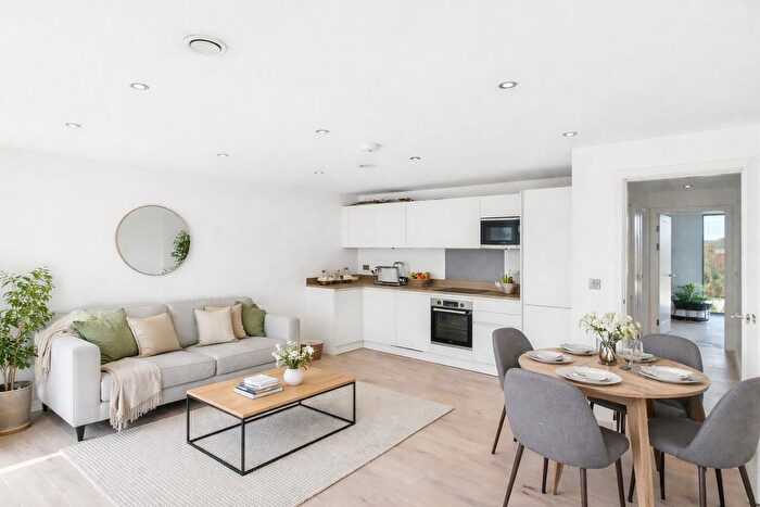 2 Bedroom Flat For Sale In Station Road, Gerrards Cross, Buckinghamshire, SL9