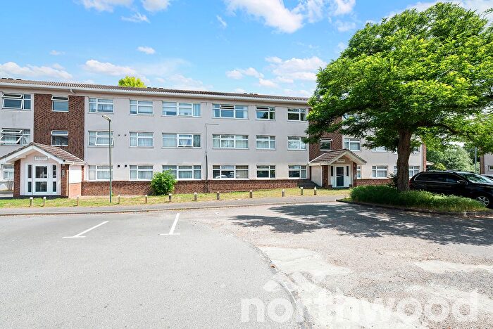 2 Bedroom Flat For Sale In Ash Court, West Ewell, Epsom, KT19
