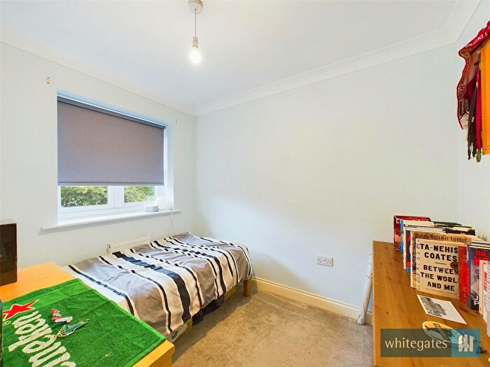 3 Bedroom Town House For Sale In Frogmoor Avenue, Bradford, West Yorkshire, BD12
