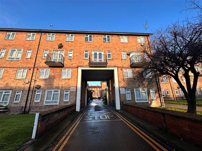 2 Bedroom Flat To Rent In Thornhill Gardens, London, E10