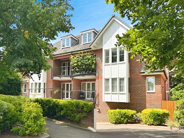 2 Bedroom Flat For Sale In York Road, Cheam, Sutton, SM2