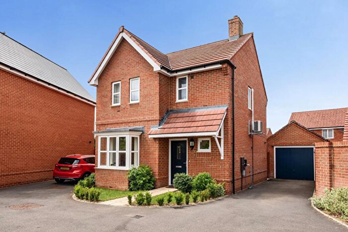 3 Bedroom Detached House For Sale In Claypipe Close, Amesbury, SP4