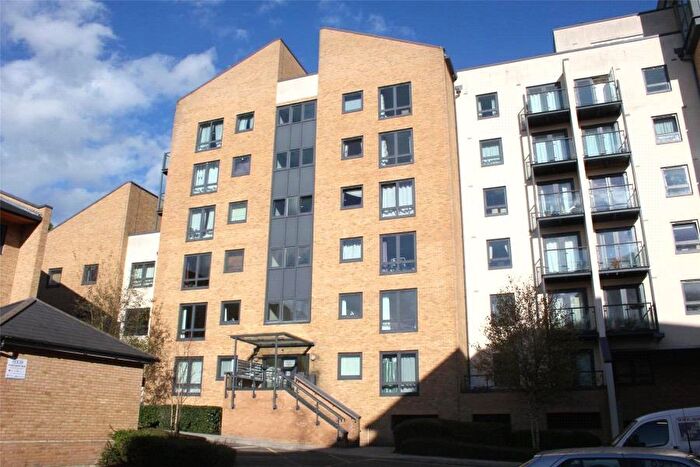 2 Bedroom Apartment To Rent In Victoria Way, Woking, GU21