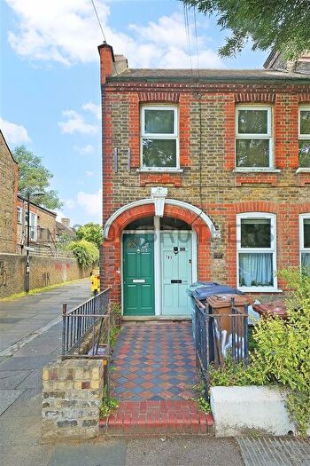 2 Bedroom Flat To Rent In Brettenham Road, London, E17