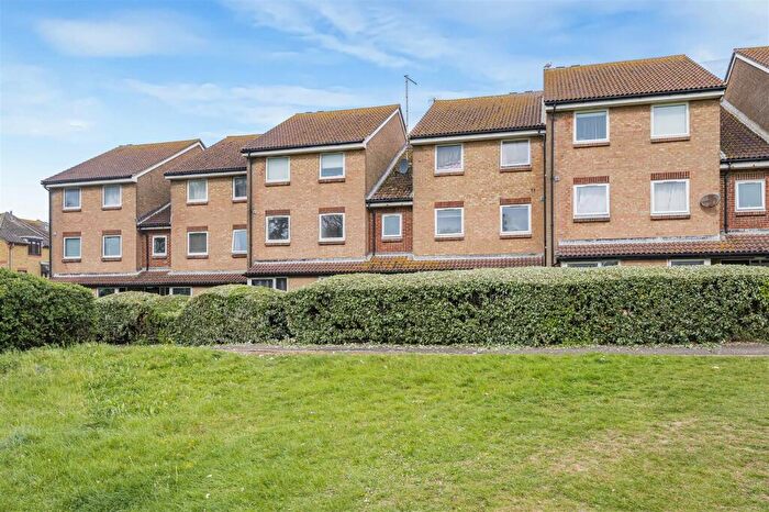 2 Bedroom Flat For Sale In Lake Drive, Peacehaven, BN10