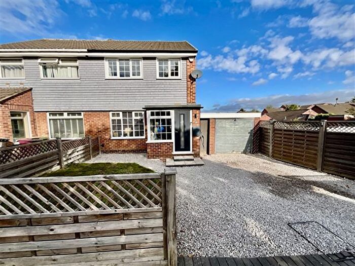 3 Bedroom Semi-Detached House For Sale In Chestnut Avenue, Killamarsh, Sheffield, Derbyshire, S21