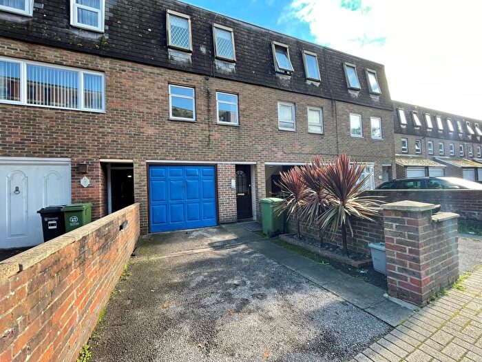 3 Bedroom Town House To Rent In Centaur Street, Portsmouth, PO2