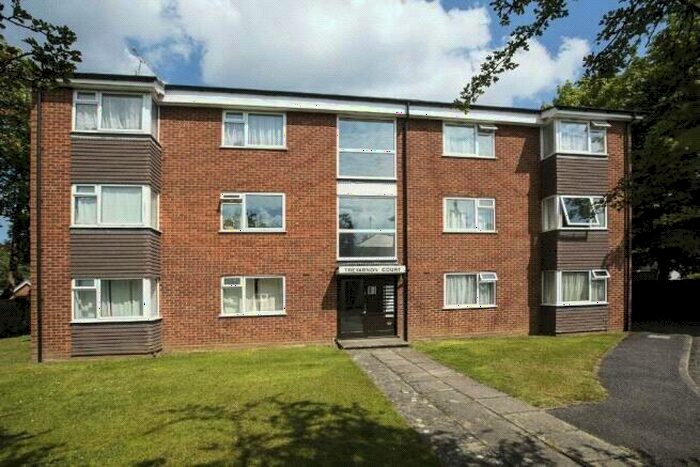 1 Bedroom Apartment To Rent In Treyarnon Court, Eastern Avenue, Reading, Berkshire, RG1