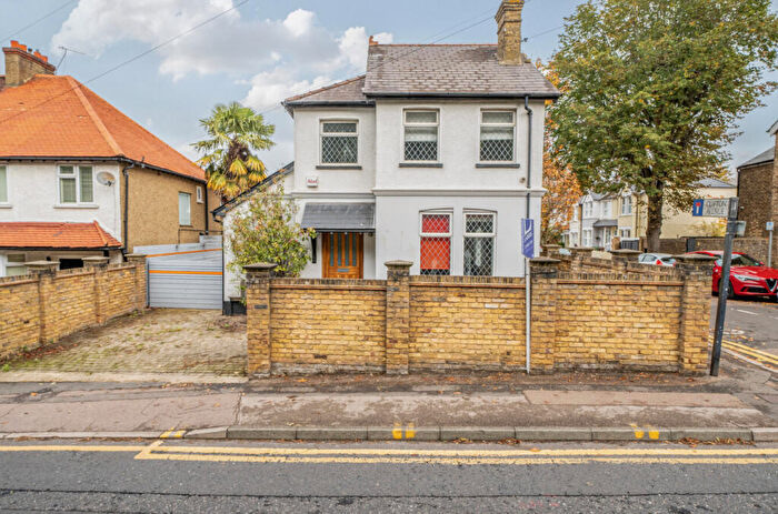 3 Bedroom Detached House For Sale In Downs Road, Sutton, SM2
