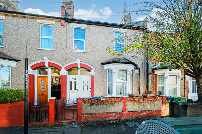 2 Bedroom Maisonette For Sale In Camden Road, Walthamstow, E17