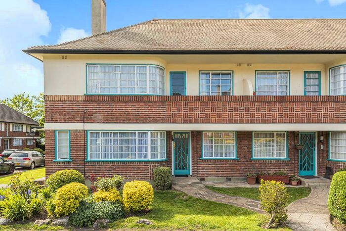 2 Bedroom Apartment To Rent In Glenhill Close, Finchley, N3