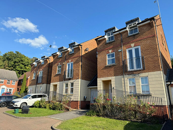 4 Bedroom Town House To Rent In Padstow Close, Orpington, Kent, BR6