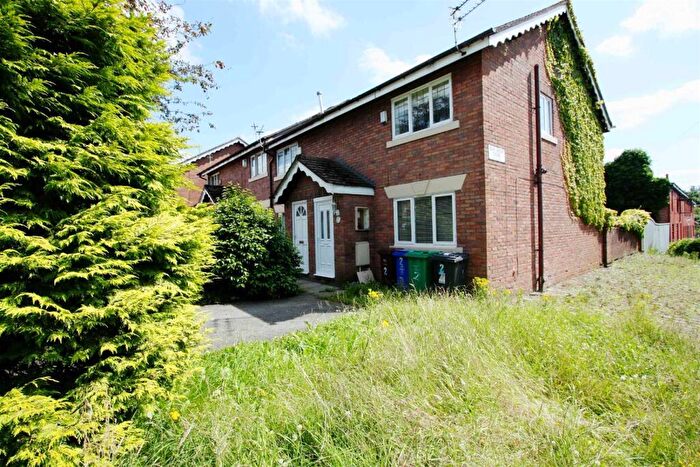 3 Bedroom Semi-Detached House To Rent In Dean Brook Close, Manchester, M40