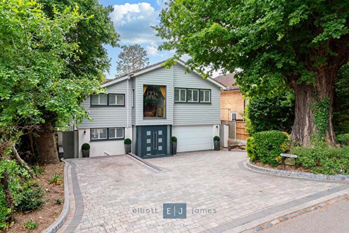 4 Bedroom Detached House For Sale In Woodbury Hill, Loughton, IG10
