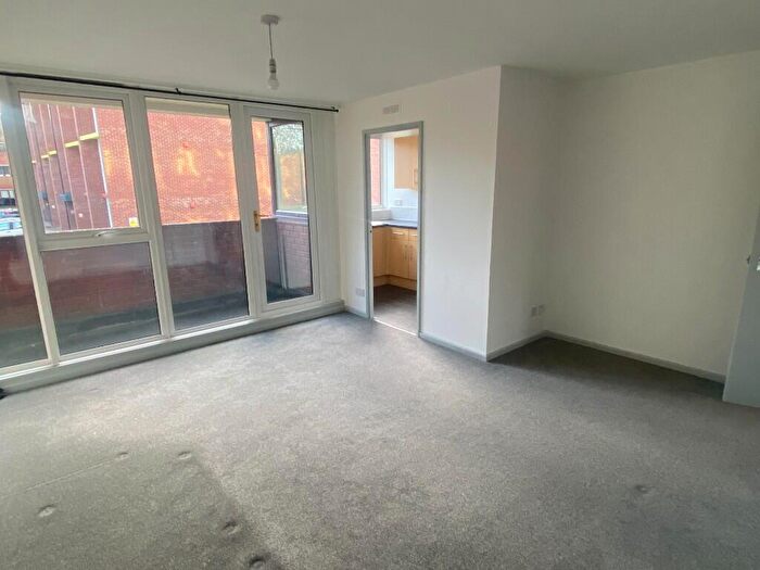 1 Bedroom Flat To Rent In Albrighton House, Browns Green, Birmingham, B20