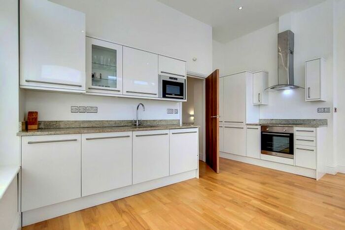 2 Bedroom Flat To Rent In Welsford Street, Bermondsey, London, SE1
