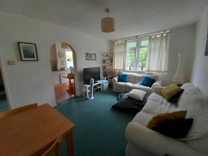 2 Bedroom Flat To Rent In Netherwood Road, London, W14