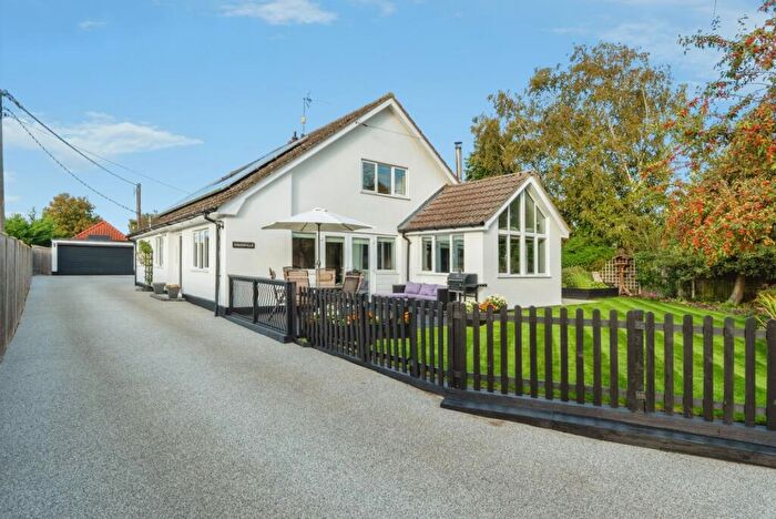 5 Bedroom Bungalow For Sale In Meadow Lane, Carbrooke, Norfolk, IP25