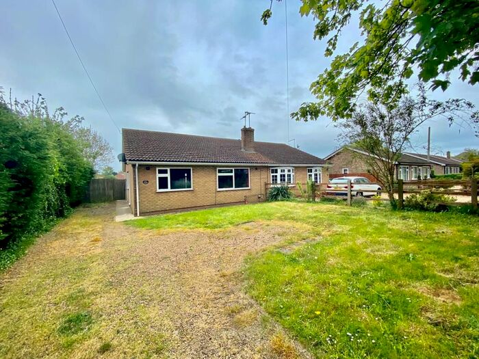 3 Bedroom Semi-Detached Bungalow For Sale In Farrow Road, Whaplode Drove, Spalding, PE12