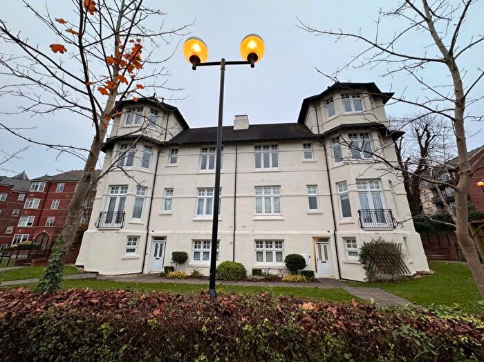 3 Bedroom Flat For Sale In Penn Road, Penn, Wolverhampton, WV3