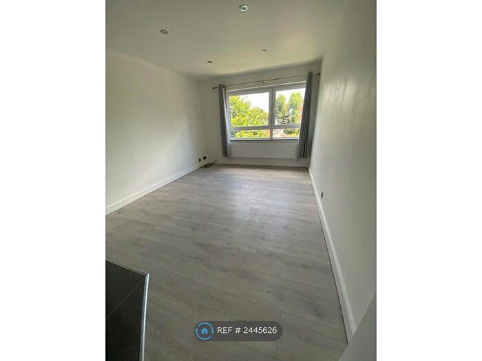 2 Bedroom Flat To Rent In Bartholomew Close, London, SW18