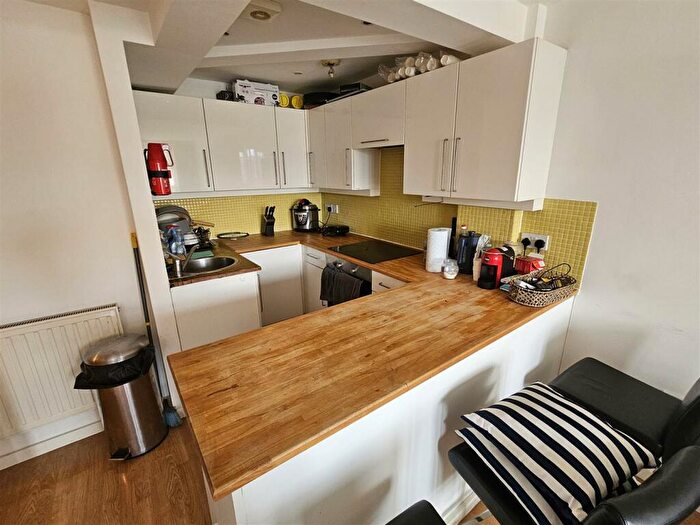 2 Bedroom Apartment For Sale In Wilmslow Road, Didsbury, Manchester, M20