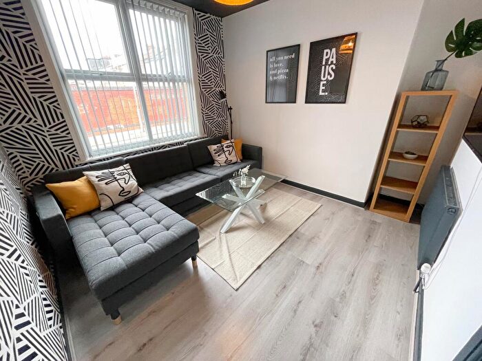 5 Bedroom House To Rent In Brae Street, L7