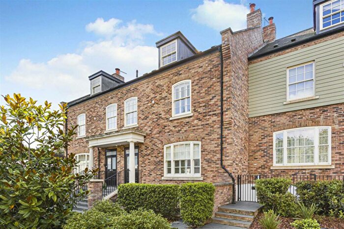 5 Bedroom Terraced House For Sale In White Horse Close, Hertingfordbury, SG14