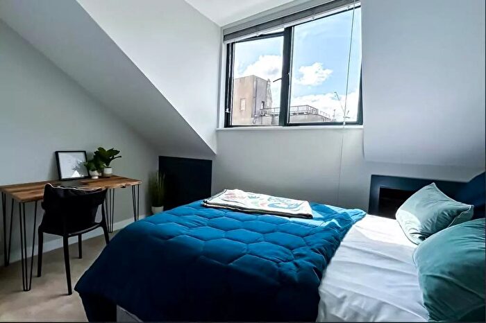 5 Bedroom Semi-Detached House To Rent In West Street, Bristol, BS2