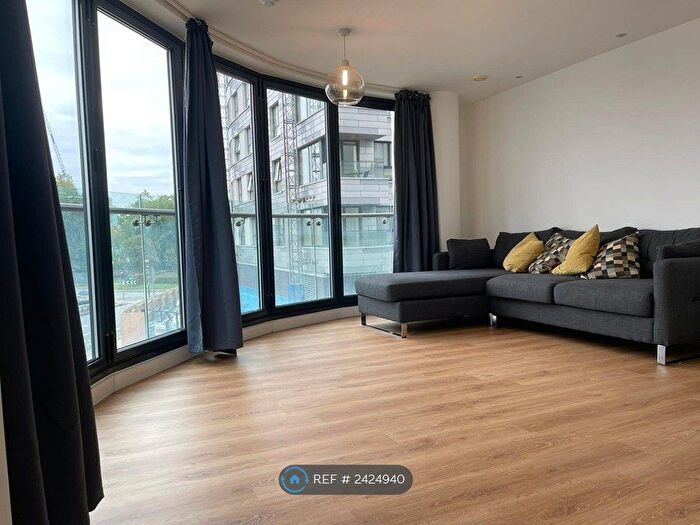 2 Bedroom Flat To Rent In Hunsaker, Reading, RG1