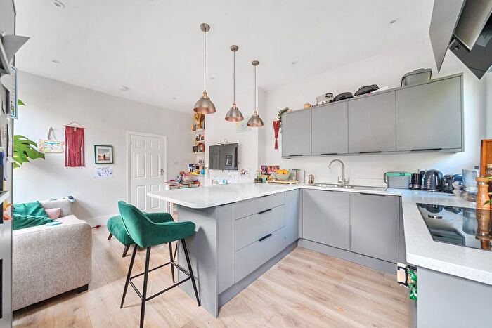 3 Bedroom Maisonette For Sale In Kettering Street, Tooting, London, SW16