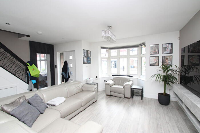 4 Bedroom House To Rent In Ellesmere Drive, South Croydon, CR2