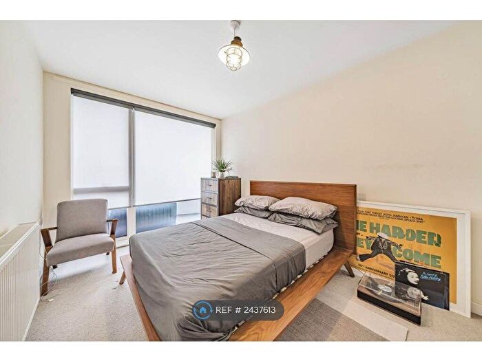1 Bedroom Flat To Rent In St. James's Crescent, London, SW9