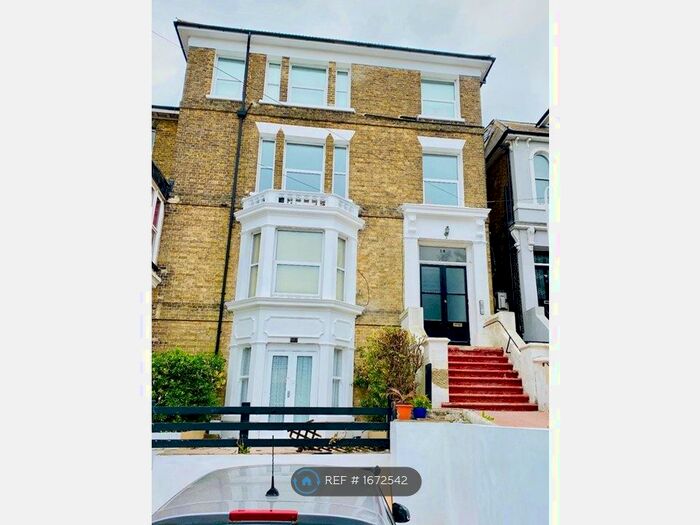 2 Bedroom Flat To Rent In The Vale, Broadstairs, CT10