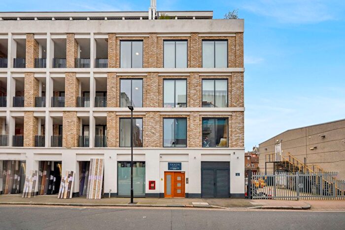 2 Bedroom Flat For Sale In Saxon Apartments, Fairbridge Road, N19
