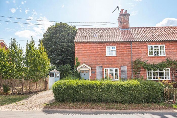 2 Bedroom End Of Terrace House For Sale In Period Cottage In Idyllic Helhoughton, NR21