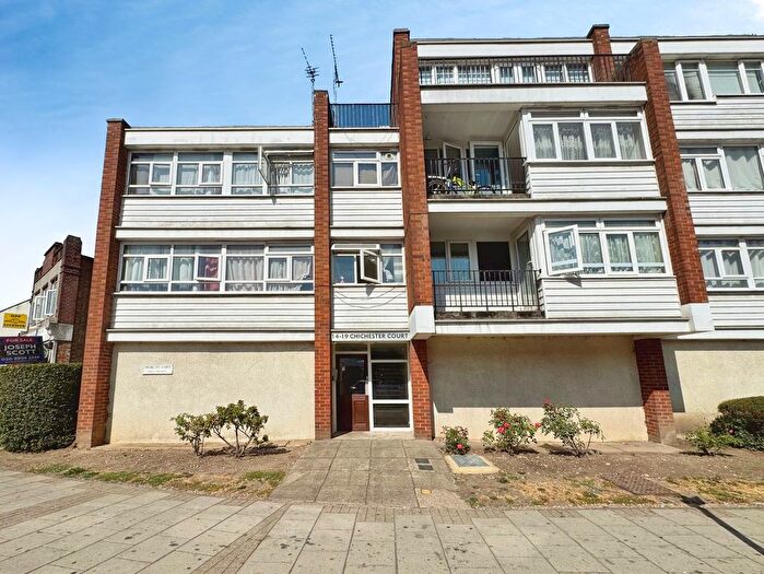 Studio For Sale In Whitchurch Lane, Edgware, HA8