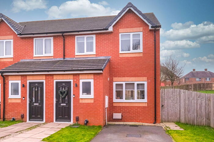 3 Bedroom Semi Detached House For Sale In Cherwell Drive, Bradford, BD6