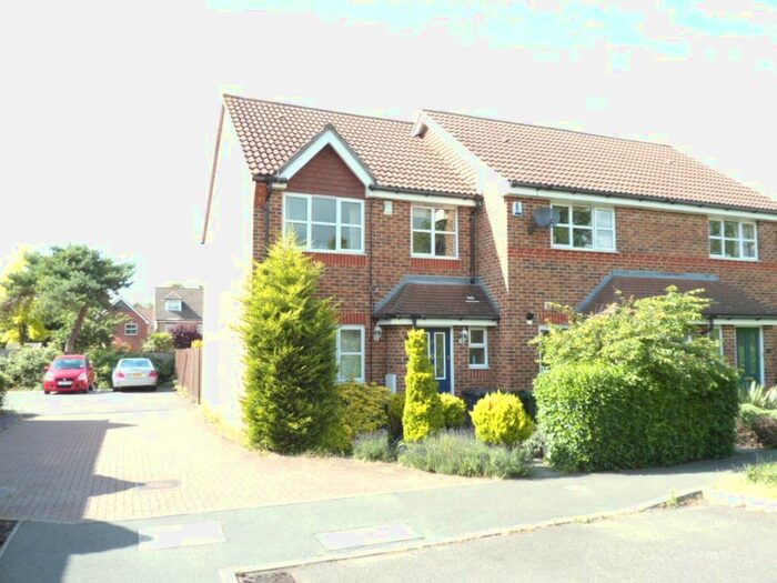 3 Bedroom End Of Terrace House To Rent In Powell Avenue, Darrenth, Dartford, DA2
